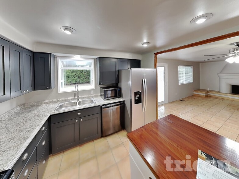 Building Photo - 12317 NE 33rd St