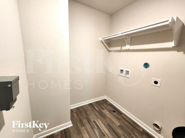 Building Photo - 10083 Cerritos dr