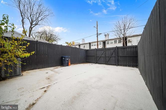 Building Photo - 1416 S St SE