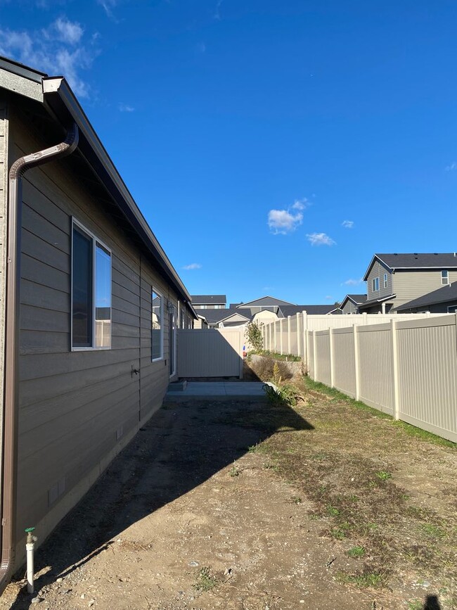 Building Photo - Beautiful 3 bed/2 bath home