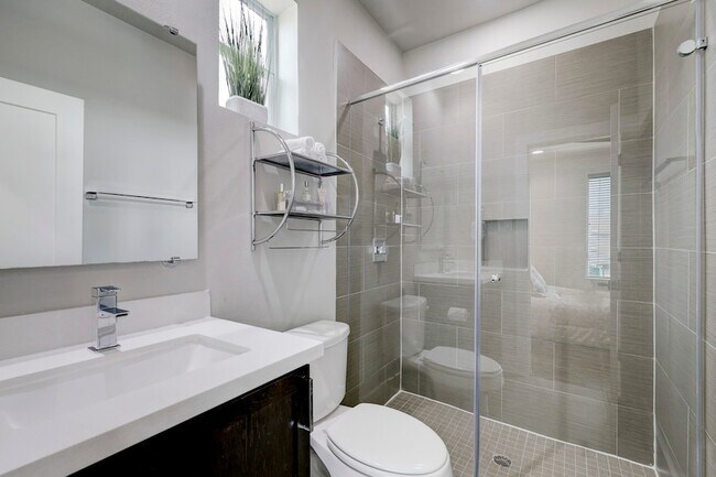 Building Photo - 5622 Kiam St