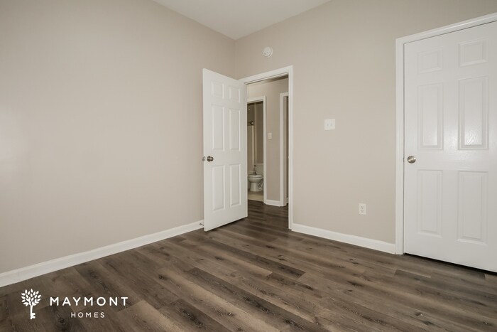 Building Photo - 8441 Shady Elm Dr