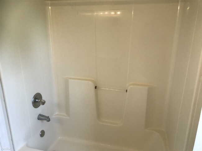 Building Photo - 2 br, 1 bath Apartment - 25 Main St B-2