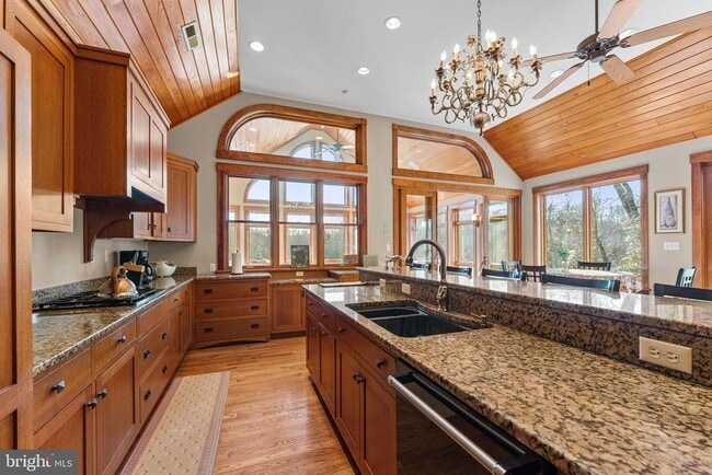 Building Photo - 3535 Meadow Rd