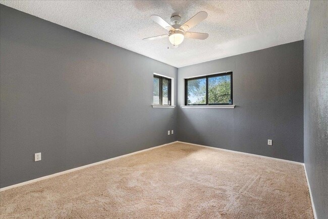 Building Photo - 7221 Scenic Brook Dr