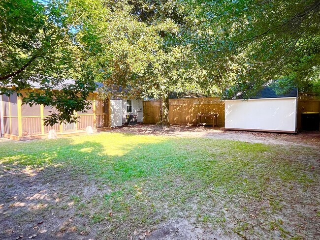 Building Photo - Two Bed, One Bath Home near Daffin Park