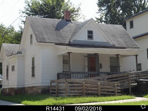 Building Photo - 1015 SW Munson Ave