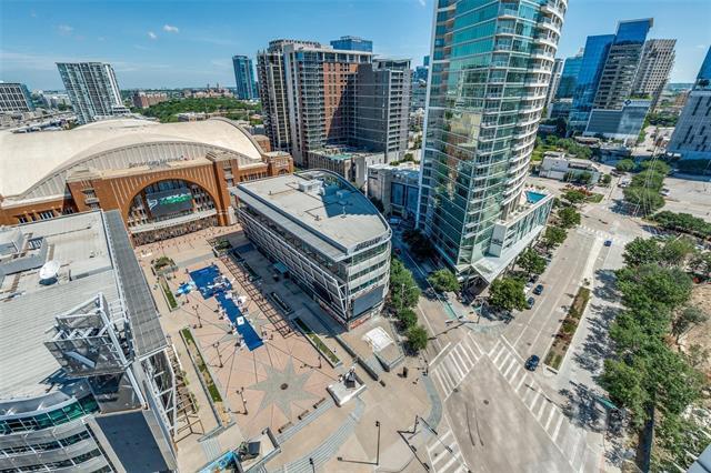 Building Photo - 2430 Victory Park Ln