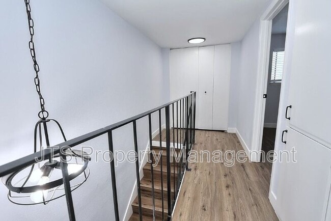 Building Photo - 45 Derow Ct