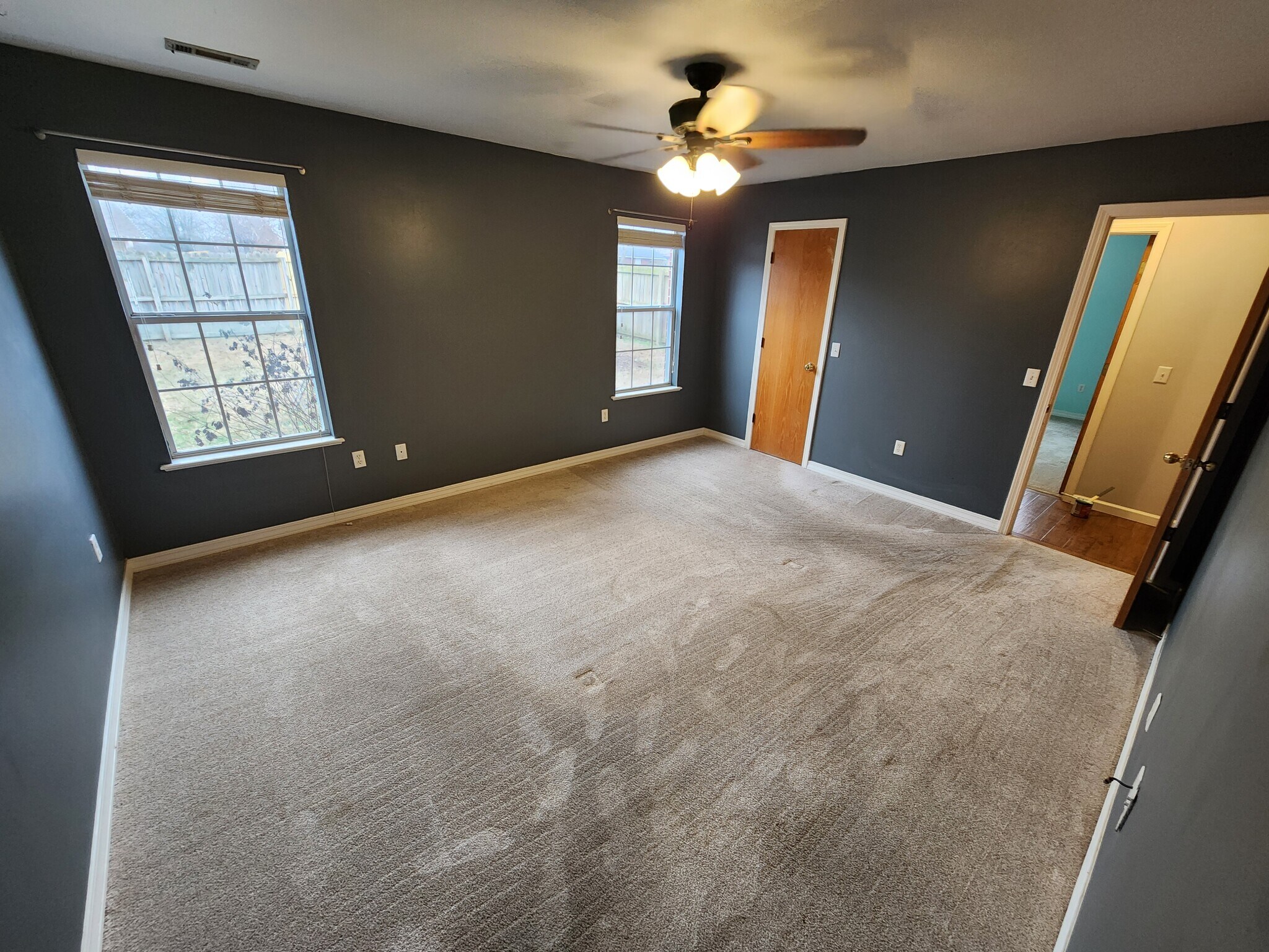 Building Photo - 644 W Oaklawn Dr