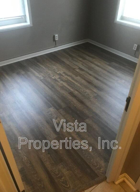 Building Photo - 1811 La Salle Pl