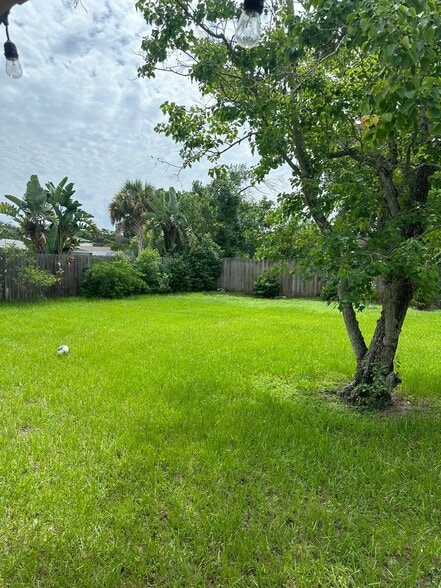 Building Photo - 7216 Woodbrook Dr