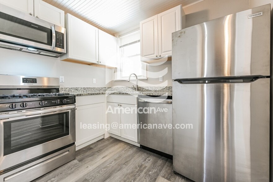 Building Photo - 1221 McNeilly Ave