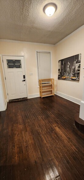 Building Photo - 8410 Brush St