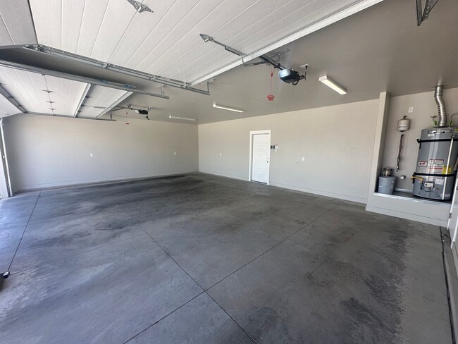 Building Photo - Custom 3 bed plus Office Single Story. Cri...