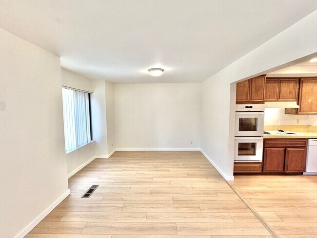 Building Photo - 6664 Reservoir Ln