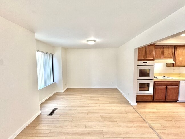 Building Photo - AVAILABLE NOW: BIG College Area Townhome 4bd/2.5ba HUGE garage, AC, pool, W/D