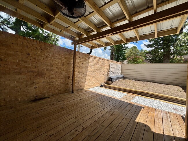 Building Photo - 2030 Plantation Dr