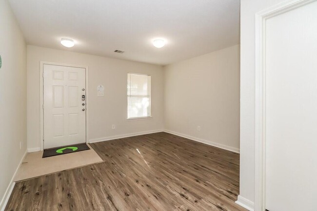 Building Photo - 16610 Cheshire Grove Ln