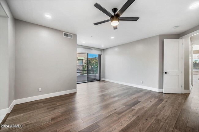 Building Photo - 1918 E Harrison St