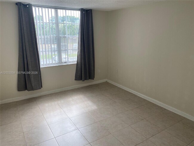 Building Photo - 13120 SW 92nd Ave