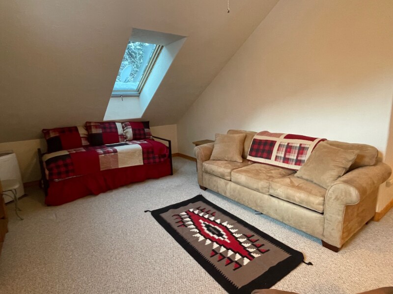 Building Photo - 1472 Oak St