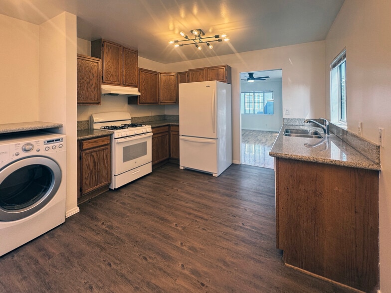 Building Photo - 1210 Manzanita St