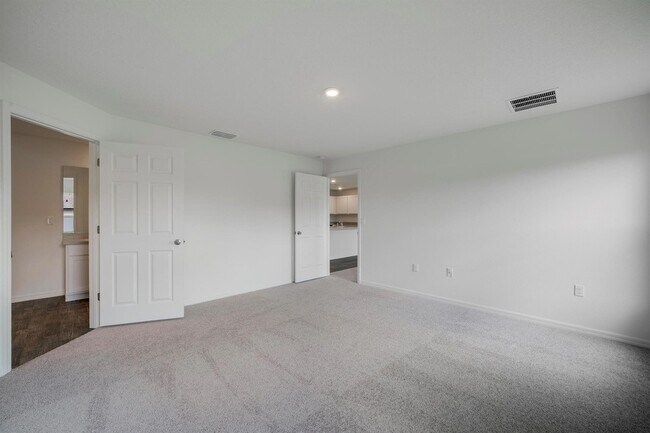 Building Photo - 438 SW Meadow Terrace