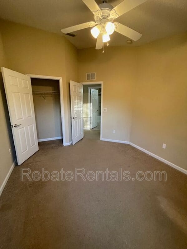 Building Photo - 4199 Highwood Dr