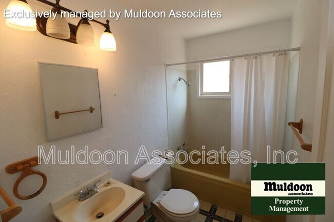Building Photo - 2561 Camellia St