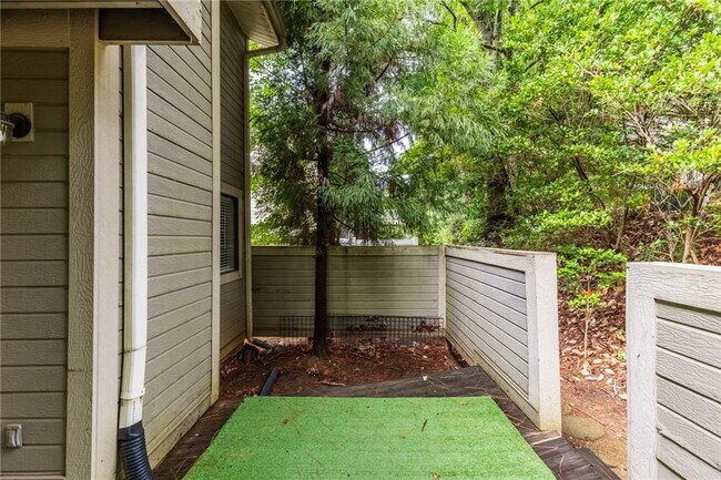 Building Photo - 2875 Torreya Way SE