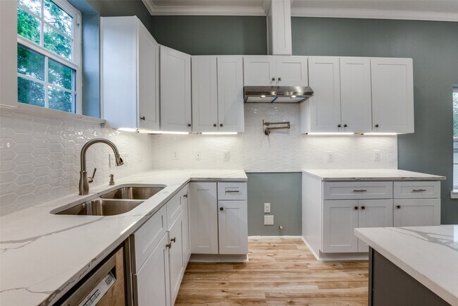 Building Photo - 4927 E Ridge Creek Dr