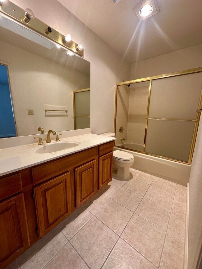 Building Photo - 2 bedroom, 2.5 bathroom townhouse with pri...