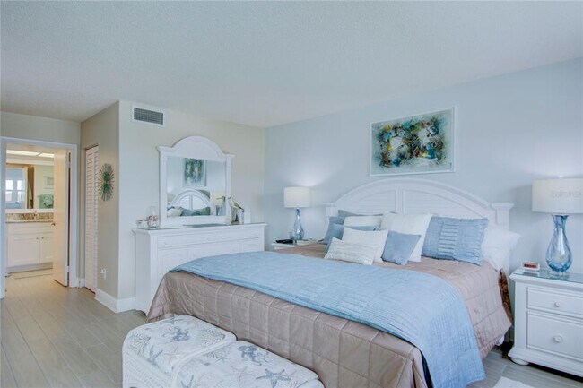 Building Photo - 10216 Regal Dr