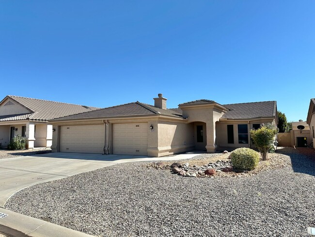 Building Photo - Beautiful 3 bedroom, 3 garage home in Chap...