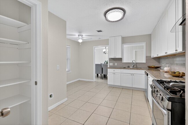 Building Photo - 9614 Panola Way
