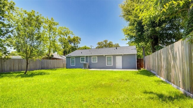 Building Photo - 8921 Oak Knoll Ln