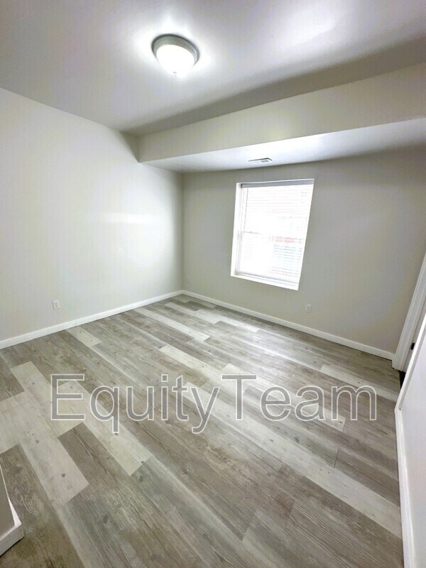 Building Photo - 6012 Prentice St