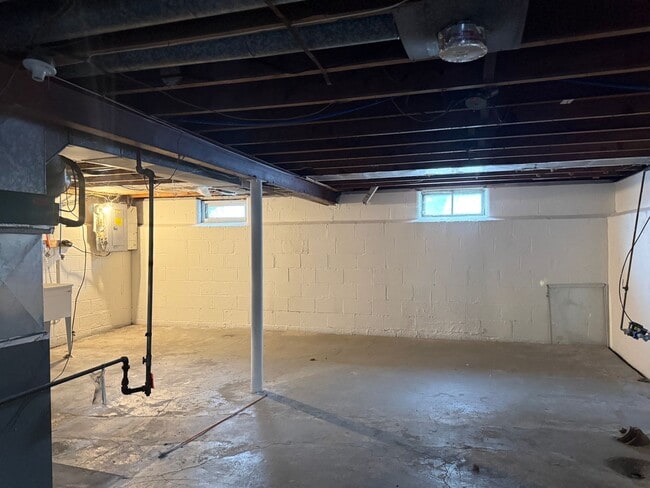 Building Photo - HOUSE CLOSE TO EVRYTHING YOU NEED.THIS HOME IS A MUST SEE!!!