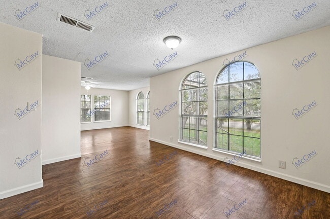 Building Photo - 14614 Seminole Dr