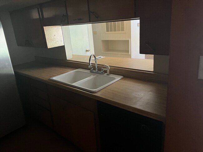 Pass Thru area from sink - 242 Hollyvale Dr