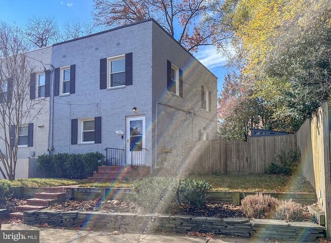 Primary Photo - 226 Guthrie Ave