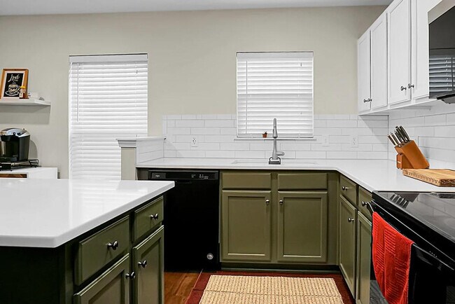 Building Photo - 124 Larkspur Dr