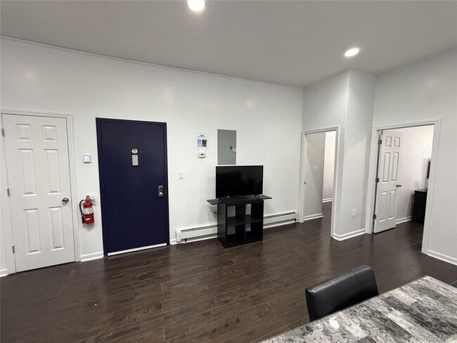 Building Photo - 509 E 183rd St