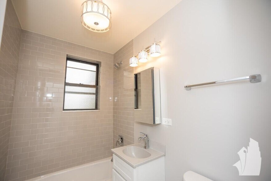 Building Photo - 837 W Lakeside Pl