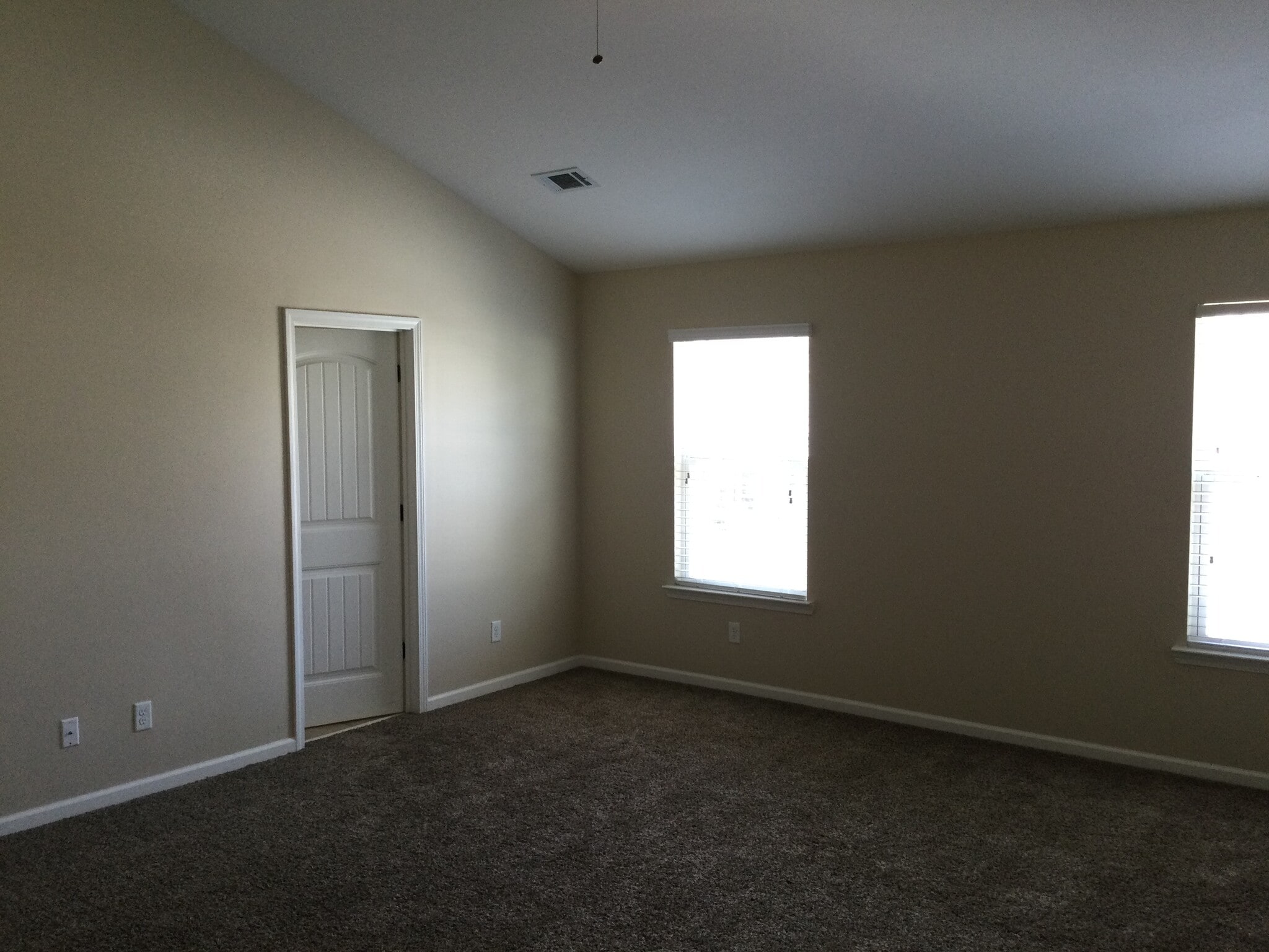 Building Photo - 173 Magnolia Dr