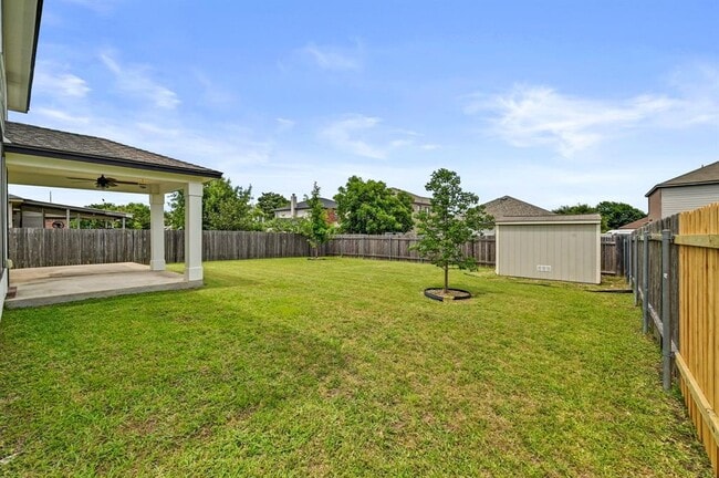 Building Photo - 214 Briarwood Dr