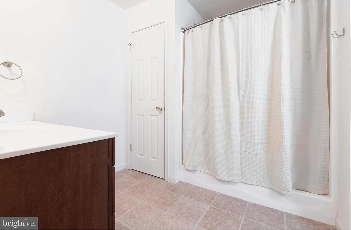 Building Photo - 504 W Perry St