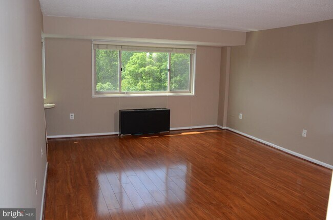 Building Photo - 2500 N Van Dorn St