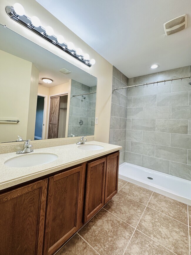 Building Photo - 9375 Aegean Cir